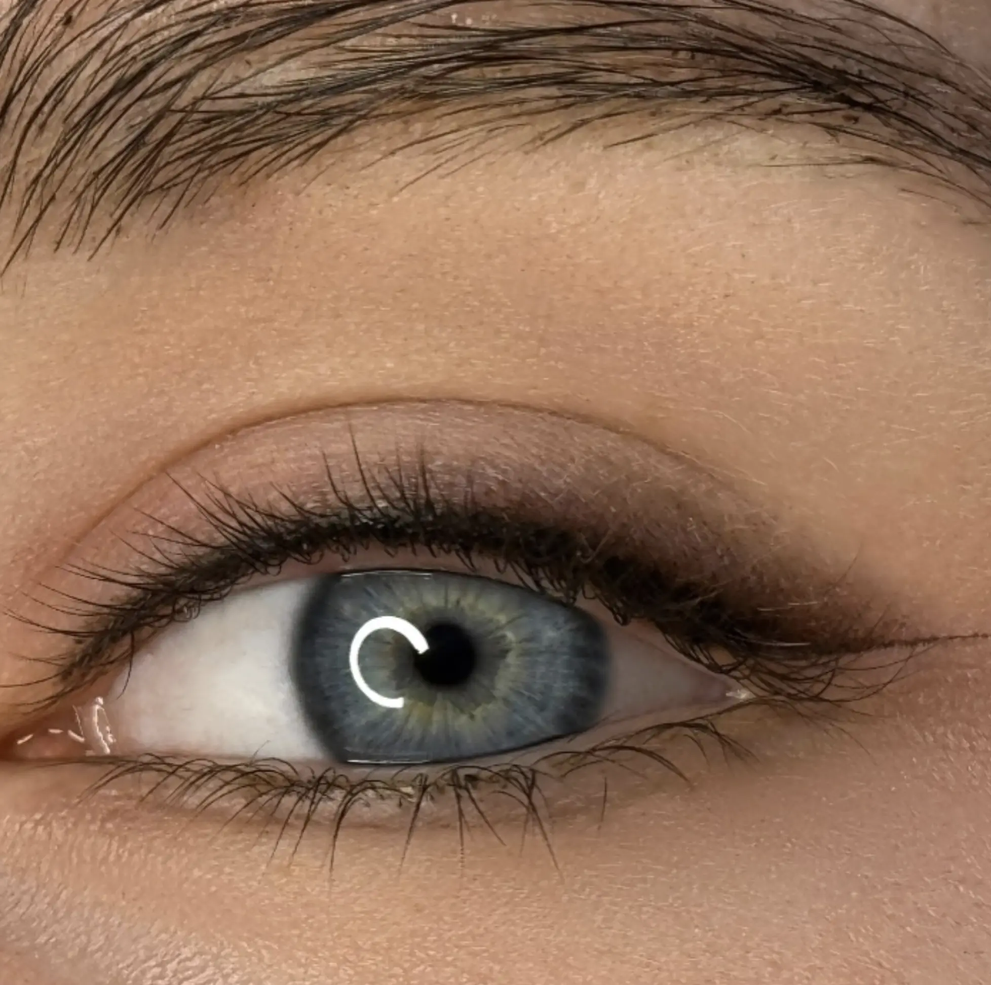 Permanent makeup artist